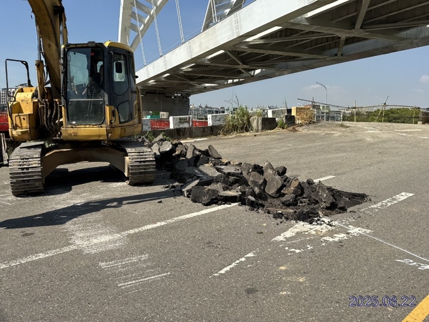 崁下橋吊裝空間破除及整地