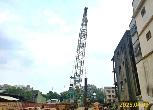 Construction of the middle column of G04 station