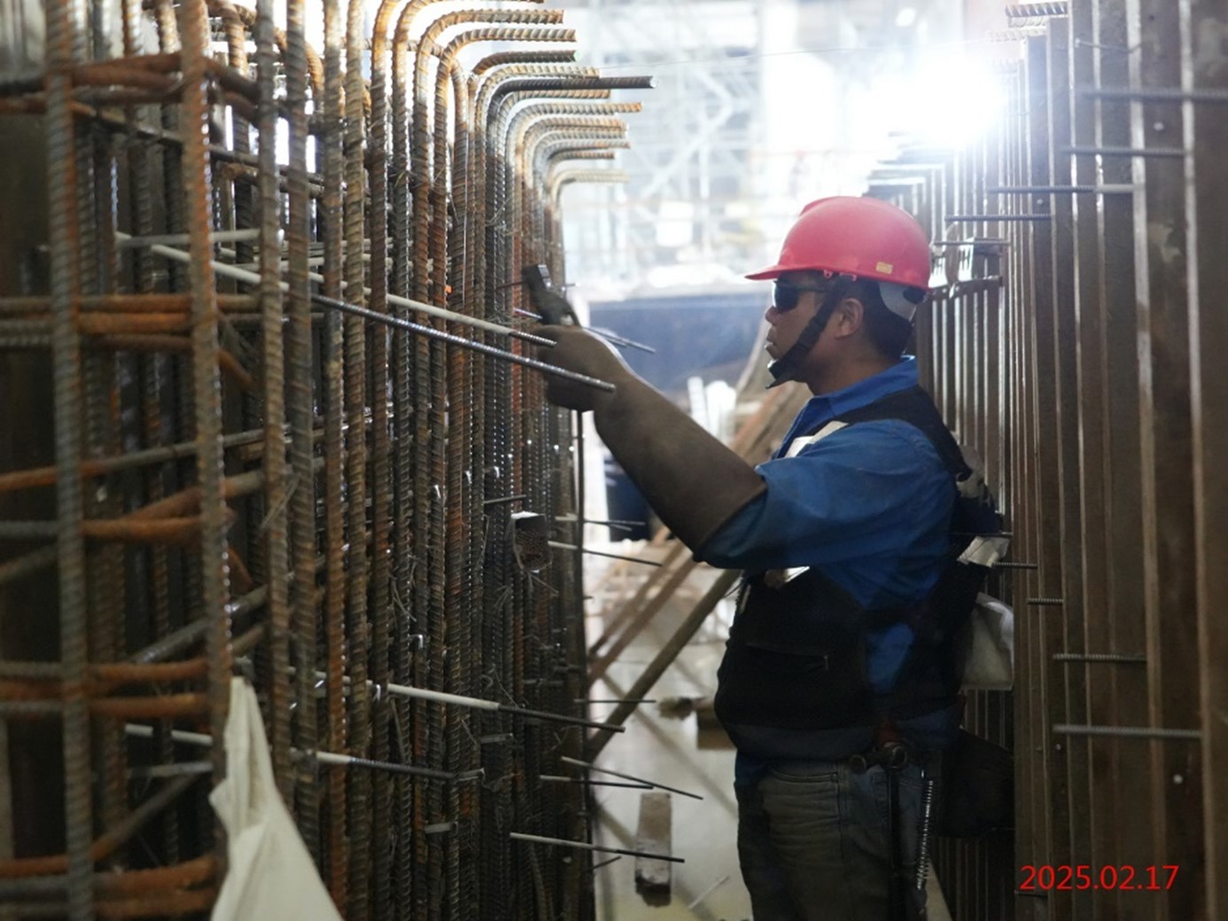 G10_Station track level platform lower support wall formwork assembly