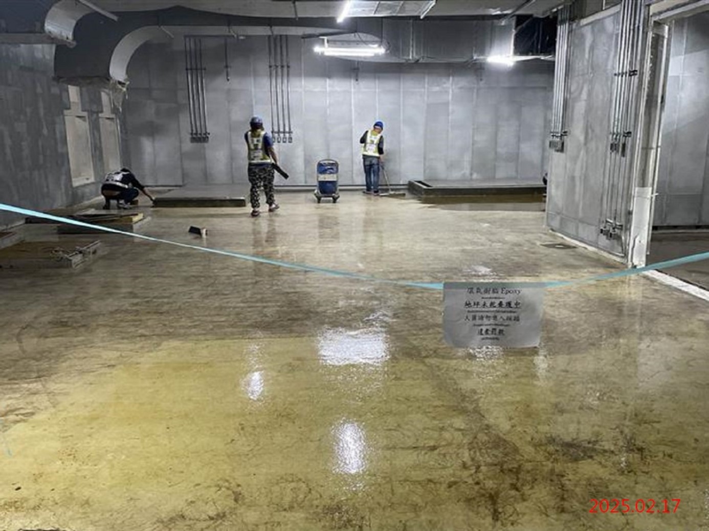 G11_Construction of epoxy resin mortar floor in the machine room of the station entrance floor