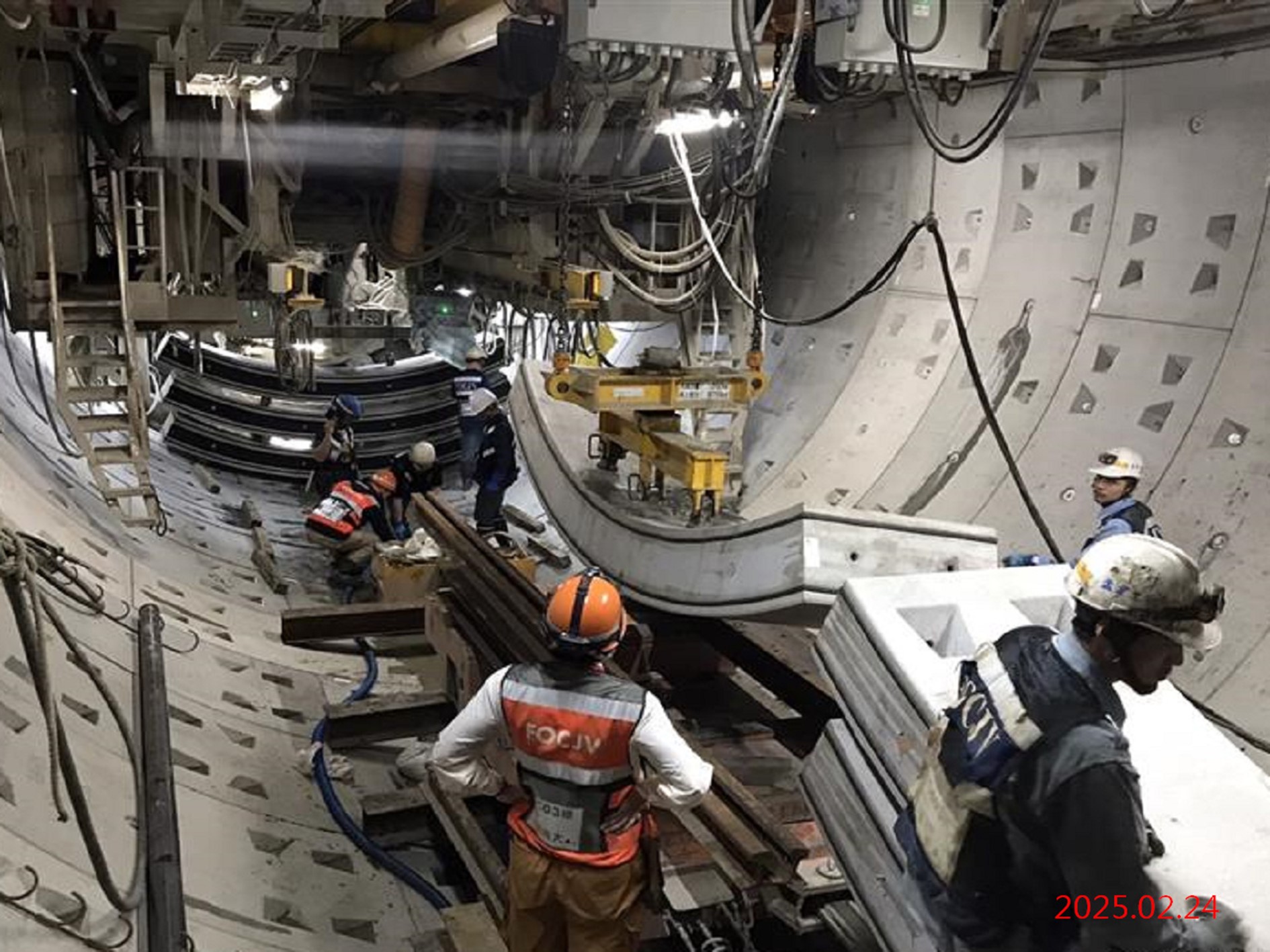 Submersible shield tunnel_Zhongyuan downlink tunnel excavation (G08~G07)