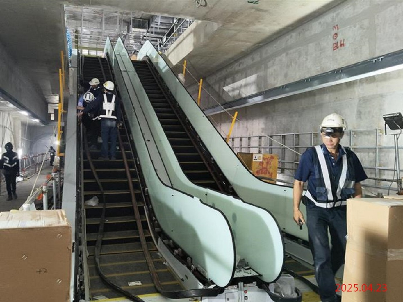 G12_Station platform escalator installation