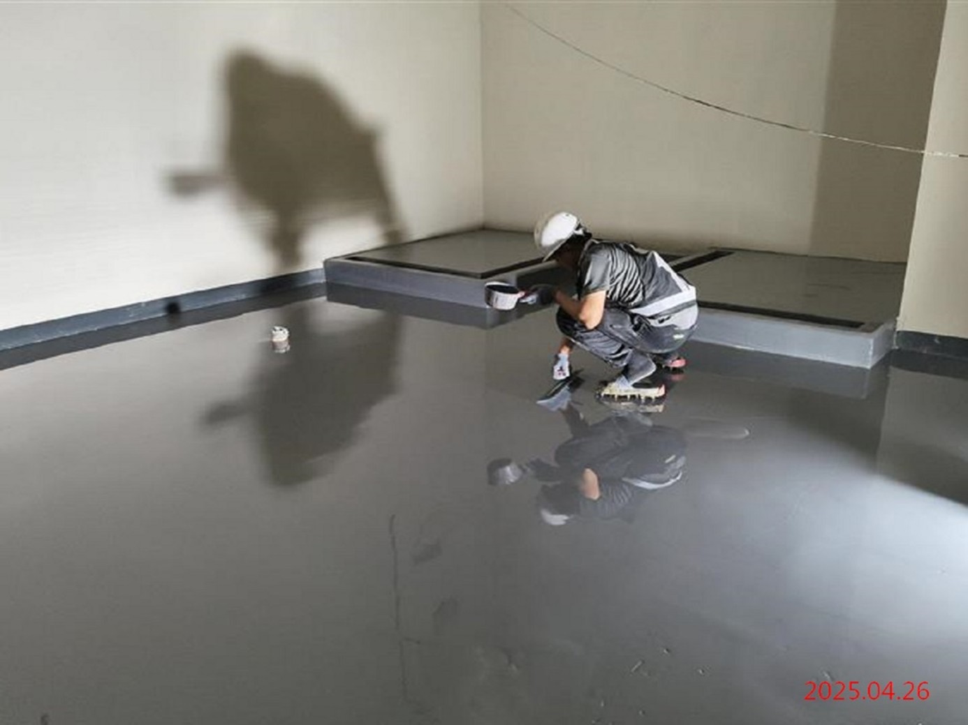 G12_ Construction of epoxy resin mortar floor between station platform compartments
