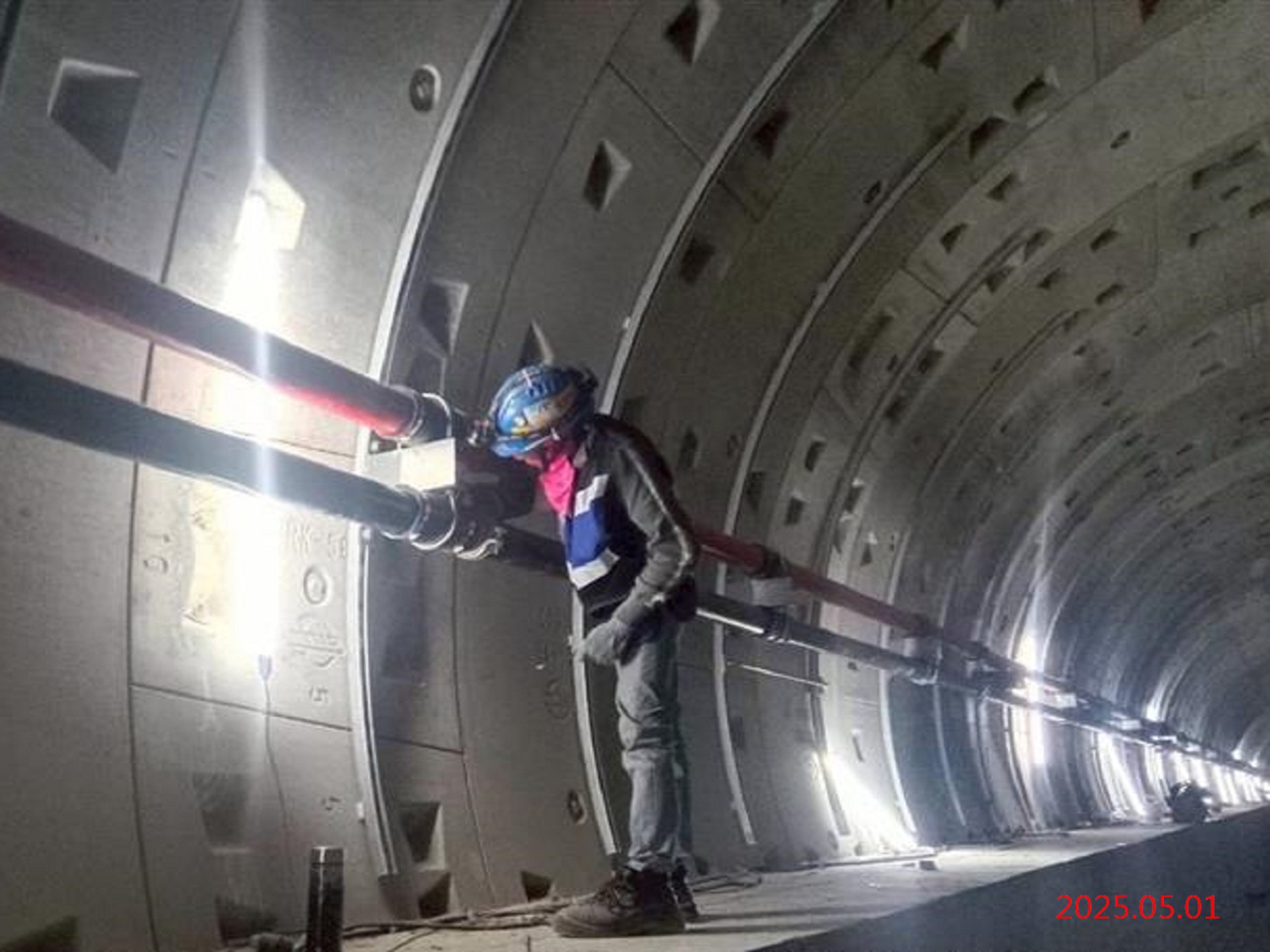 Small circle shield tunnel_Construction of the fire pipe piping of the drainage system