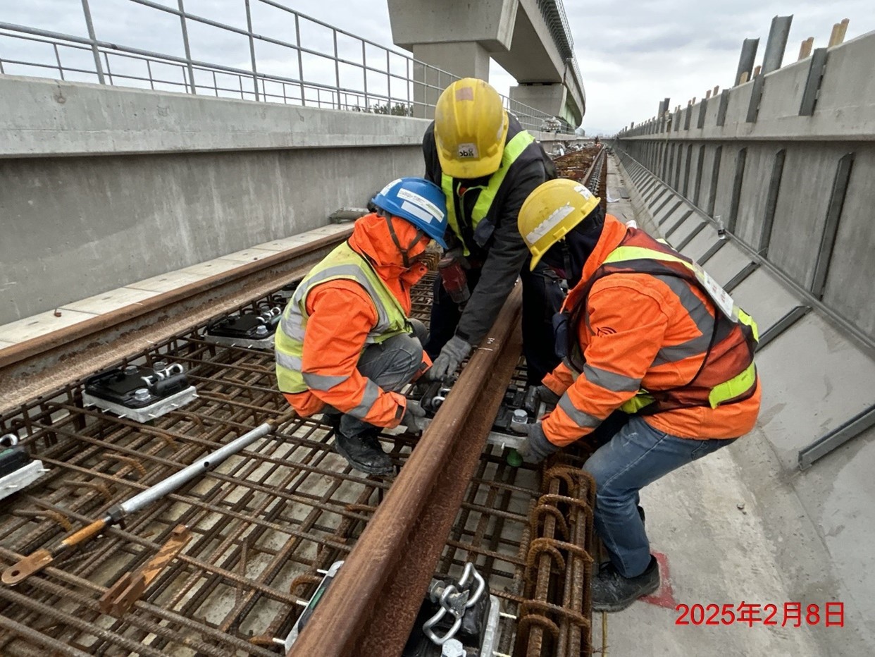 Track construction between G15a-G15b stations