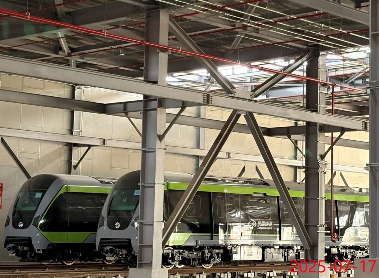 捷運綠線列車運抵北機廠